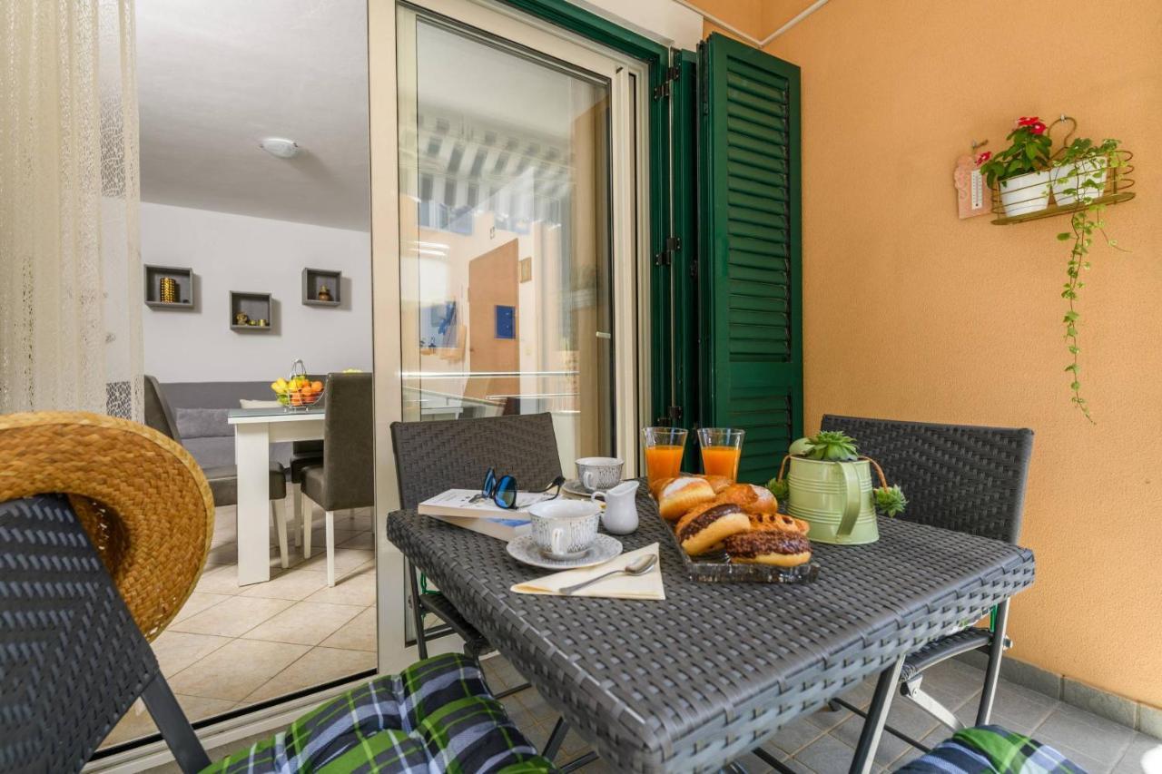 Apartment Sea Premantura Exterior photo