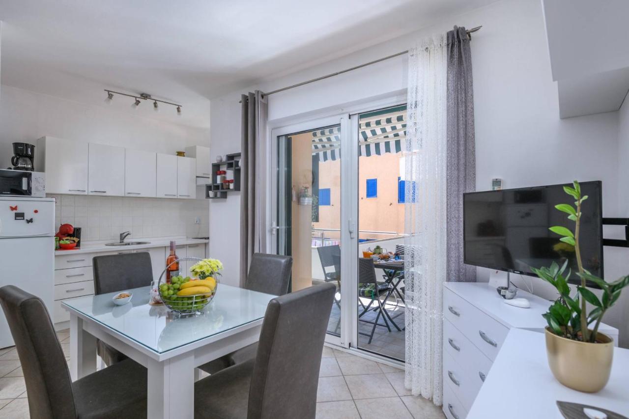 Apartment Sea Premantura Exterior photo